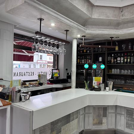 Hostal Restaurante Central La Virgen del Camino Buitenkant foto