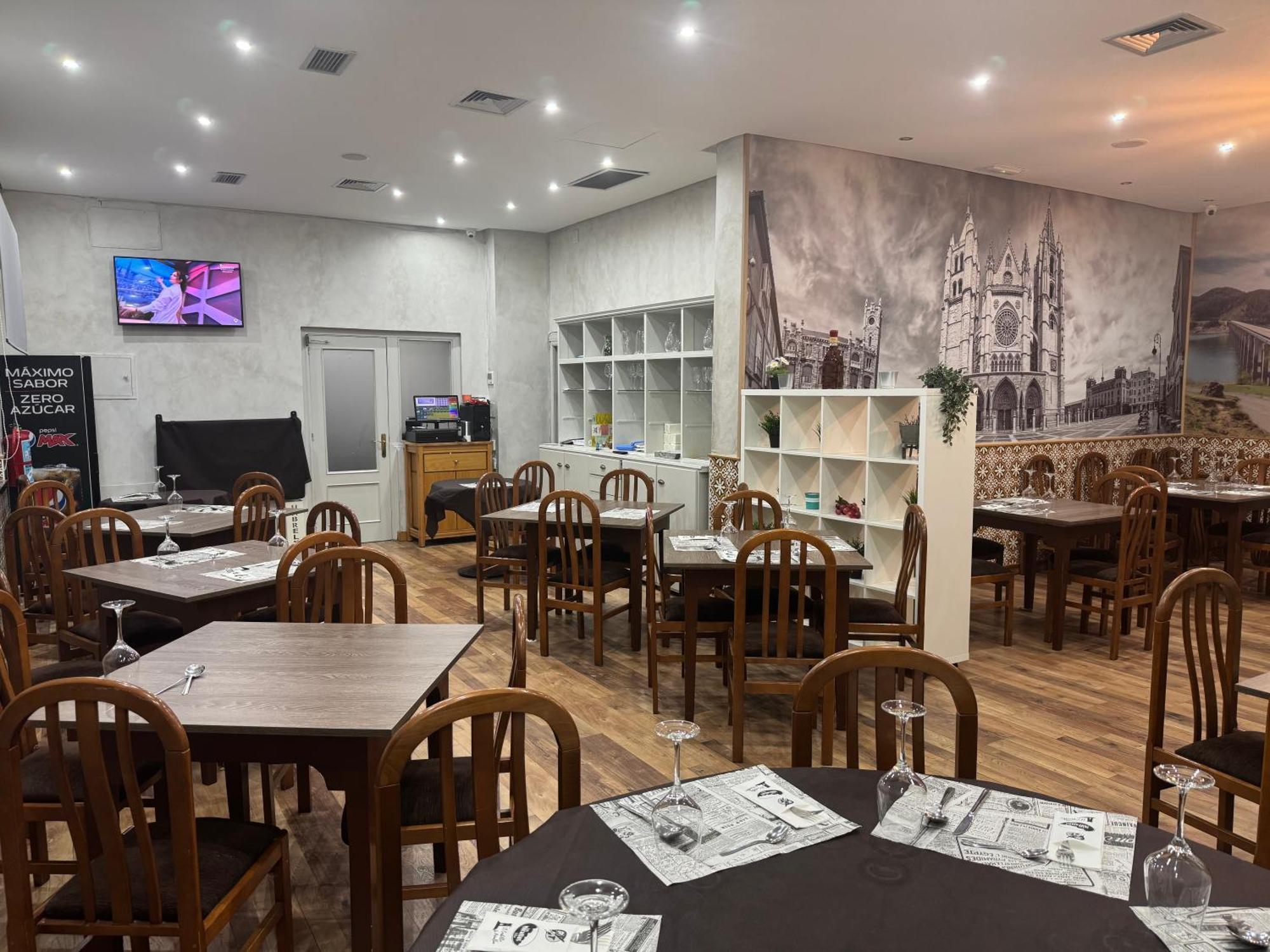 Hostal Restaurante Central La Virgen del Camino Buitenkant foto