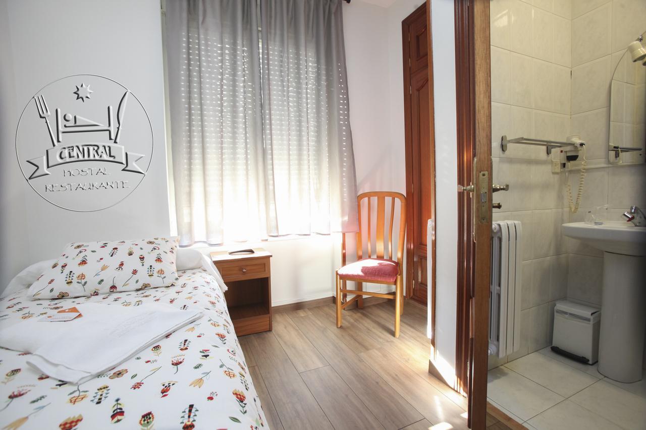 Hostal Restaurante Central La Virgen del Camino Buitenkant foto