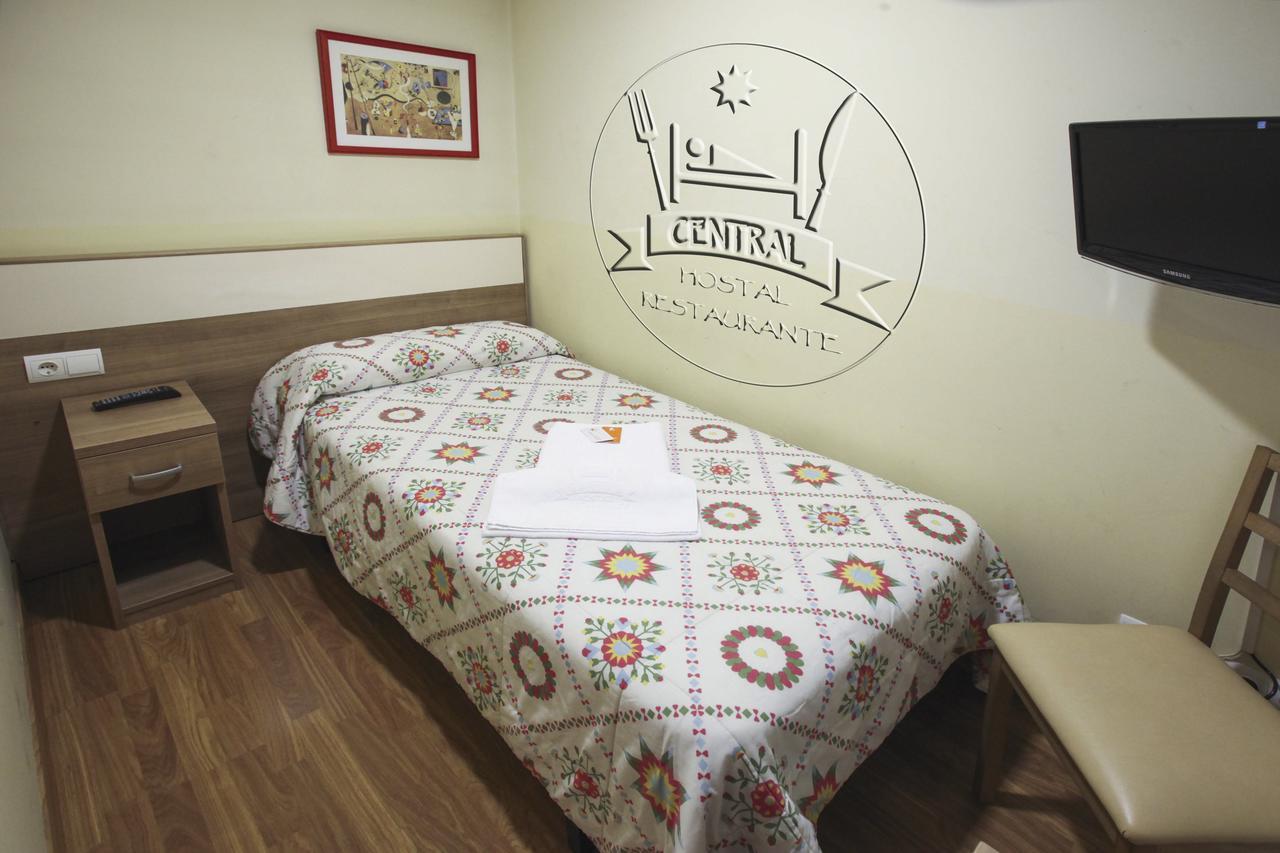 Hostal Restaurante Central La Virgen del Camino Buitenkant foto